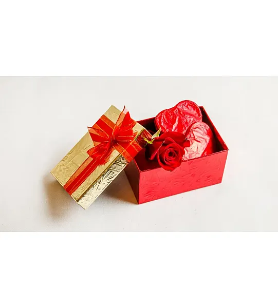 Κουτί με Σοκολατάκια και Τριαντάφυλλο