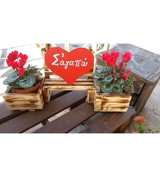 Ξύλινο παγκάκι