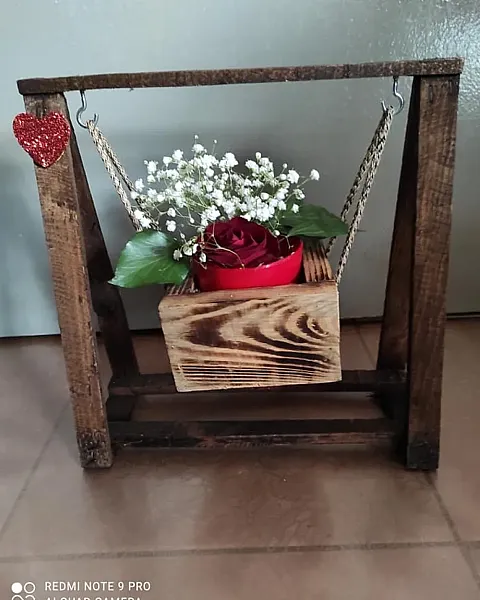 Ξύλινη κούνια