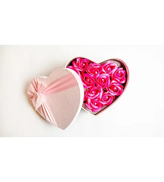 Κουτί Μεσαίο με Ροζ Forever Roses